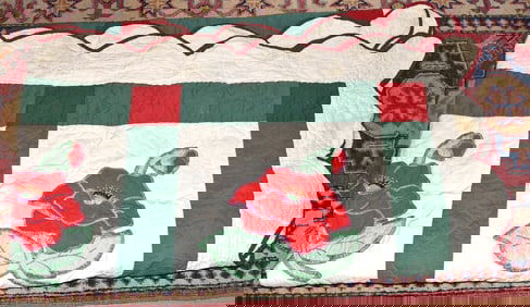 LARGE HANDMADE QUILT RED POPPY PATTERN, 20TH C.