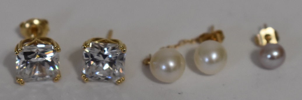 LOT (2) SETS QVC CUBIC ZIRCONIA/PEARL EARRINGS: LOT (2) SETS QVC CUBIC ZIRCONIA/PEARL EARRINGS, W. 4.2 DWT