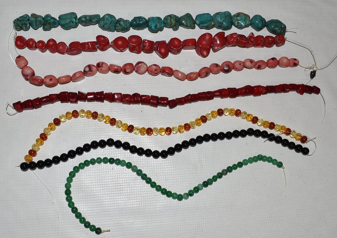 LOT ASSORTED BEADS INCL. TURQUOISE, CORAL, JADE, AMBER (1 of 4)