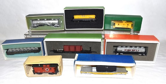8 BRASS H.O. TRAINS INCL. RAIL CARS, TANKER, CABOOSE +