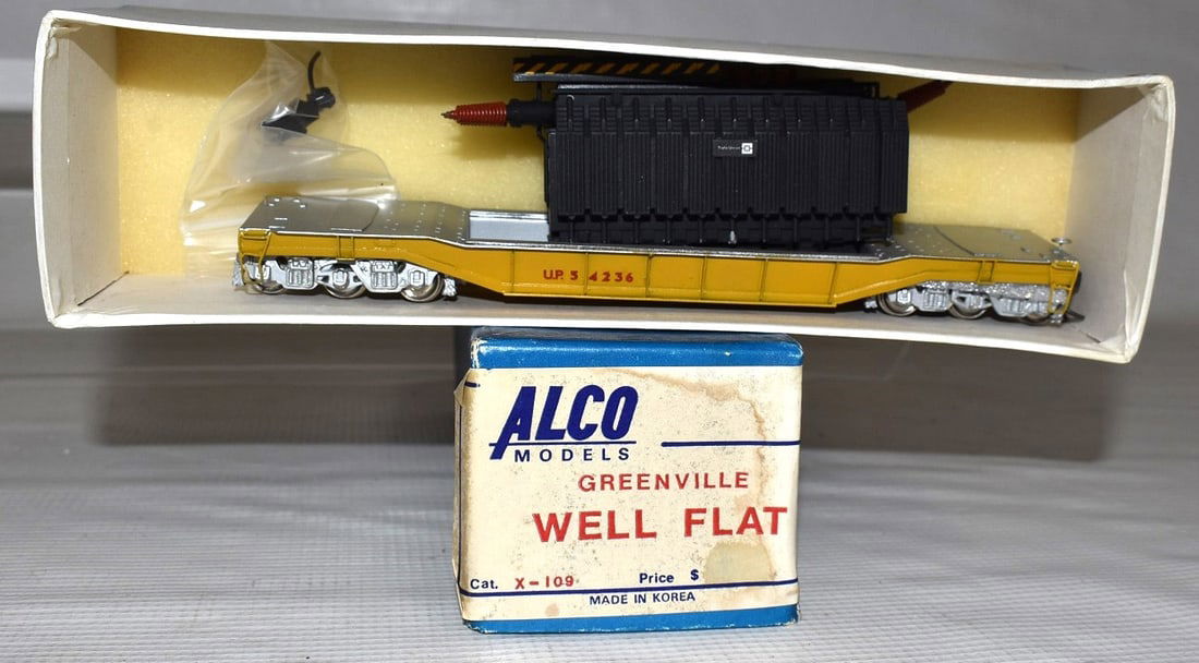 8 BRASS H.O. TRAINS INCL. RAIL CARS, TANKER, CABOOSE + - 9