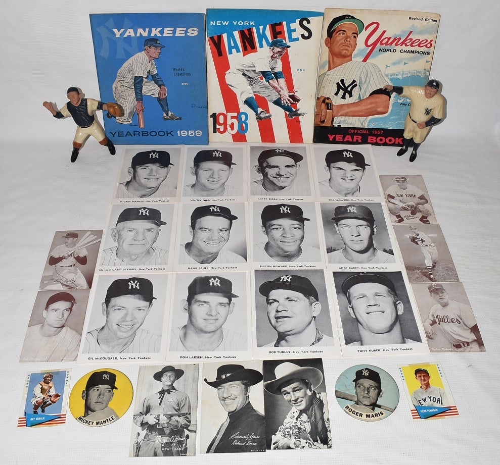 LOT ASST BASEBALL ITEMS INCL. MICKEY MANTLE BUTTON, ETC (1 of 7)