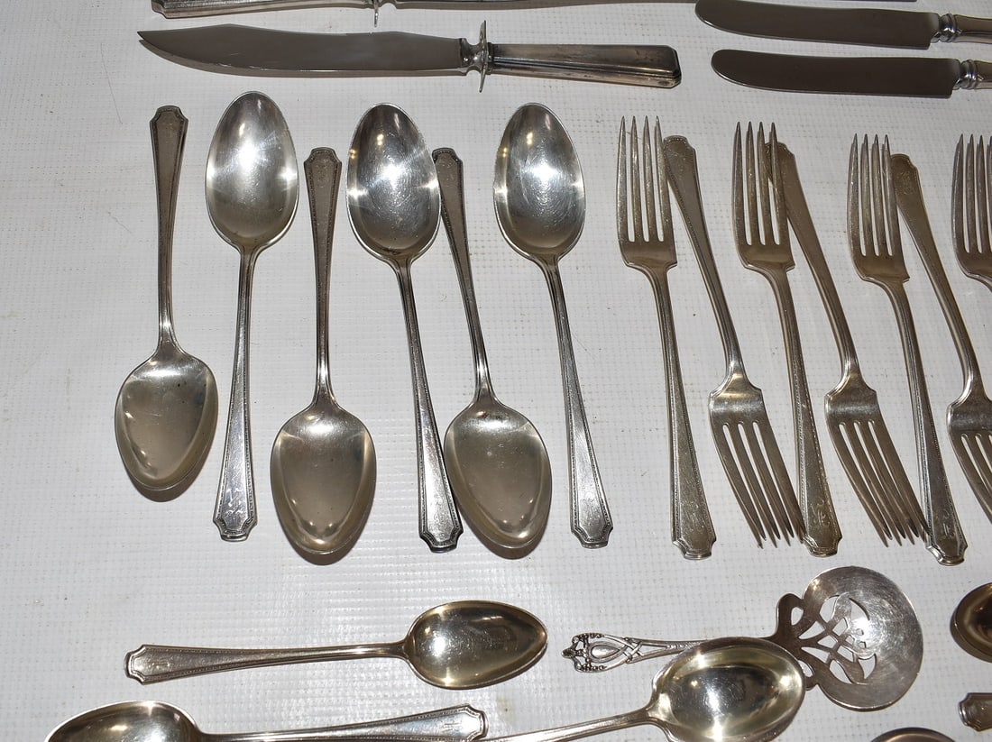 LOT ASSORTED TOWLE STERLING FLATWARE W/SERVING PIECES - 4