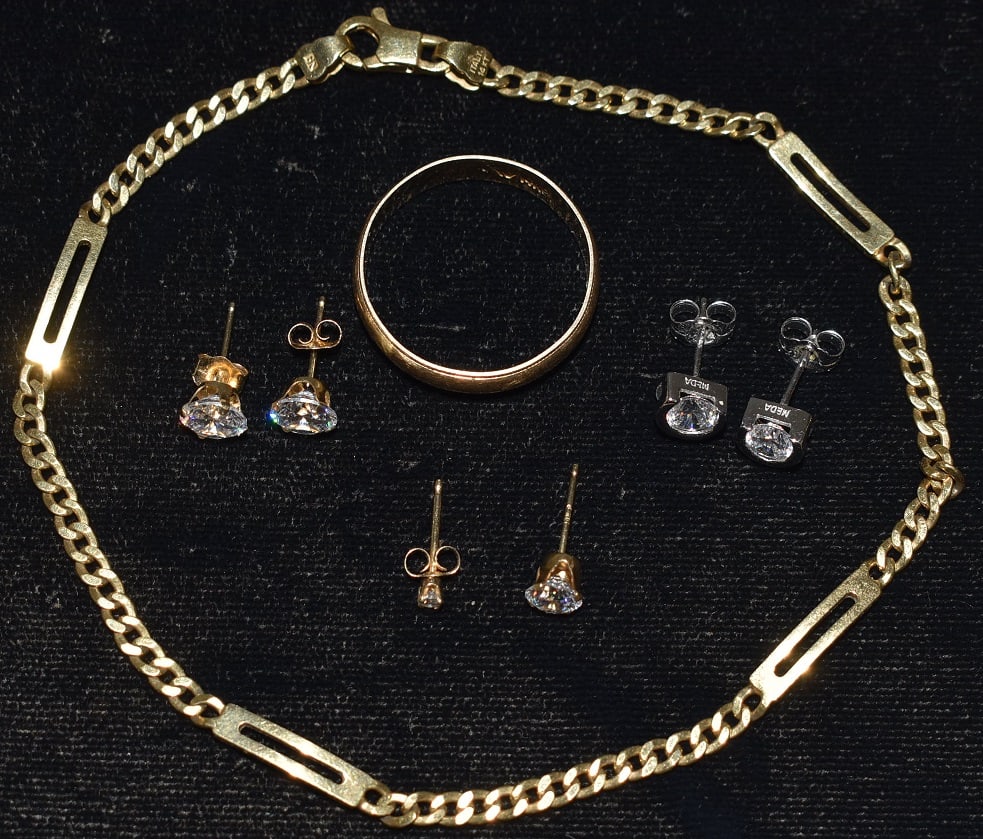 LOT ASSORTED ESTATE 14KT YELLOW GOLD FINDINGS, 20TH C. (1 of 5)