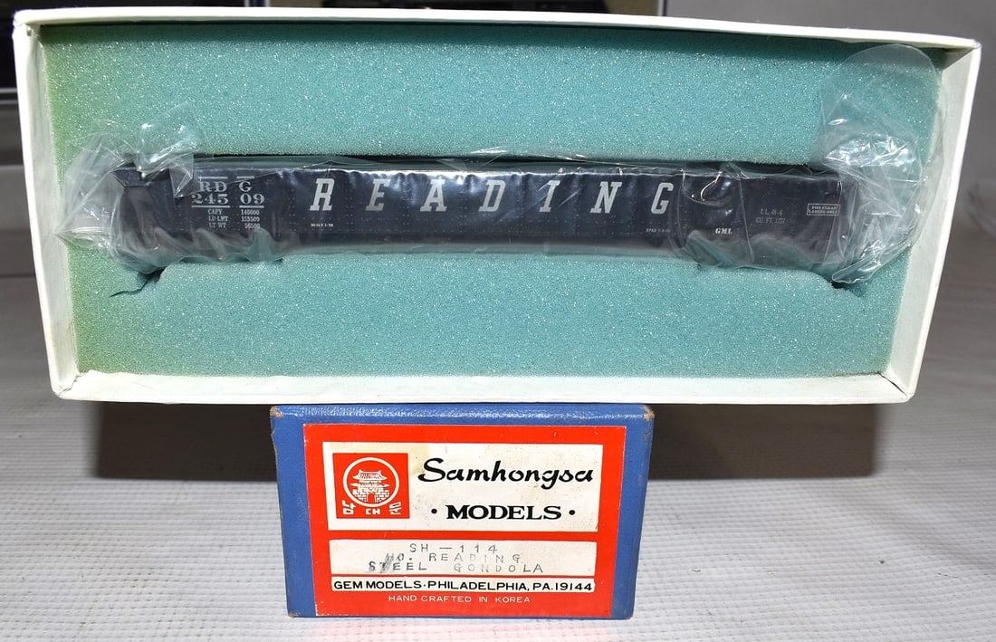 7 BRASS H.O. TRAINS INCL GONDOLA, TANKER, BOX CARS, ETC - 4