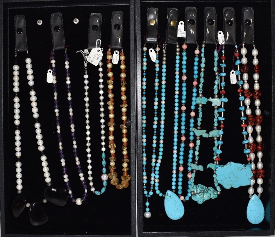 2 TRAYS ASST NECKLACES INCL. TURQUOISE, AMETHYST, CORAL: LOT (2) TRAYS ASSORTED NECKLACES INCL. TURQUOISE, AMETHYST, CORAL, AMBER, PEARL, 20TH C.