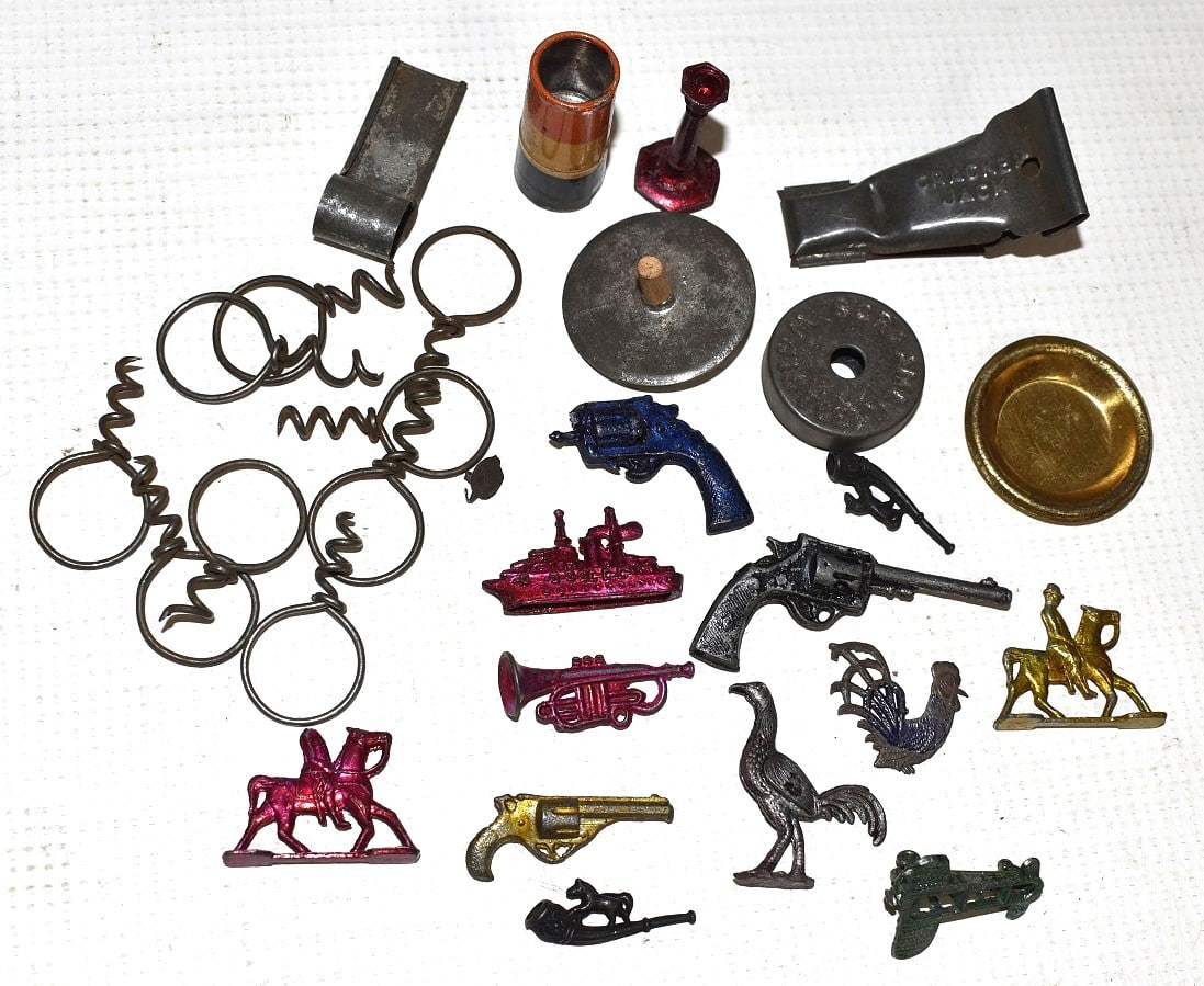 LOT (19) ASSORTED EARLY CRACKER JACK PRIZES, 20TH C.: LOT (19) ASSORTED EARLY CRACKER JACK PRIZES, 20TH C.