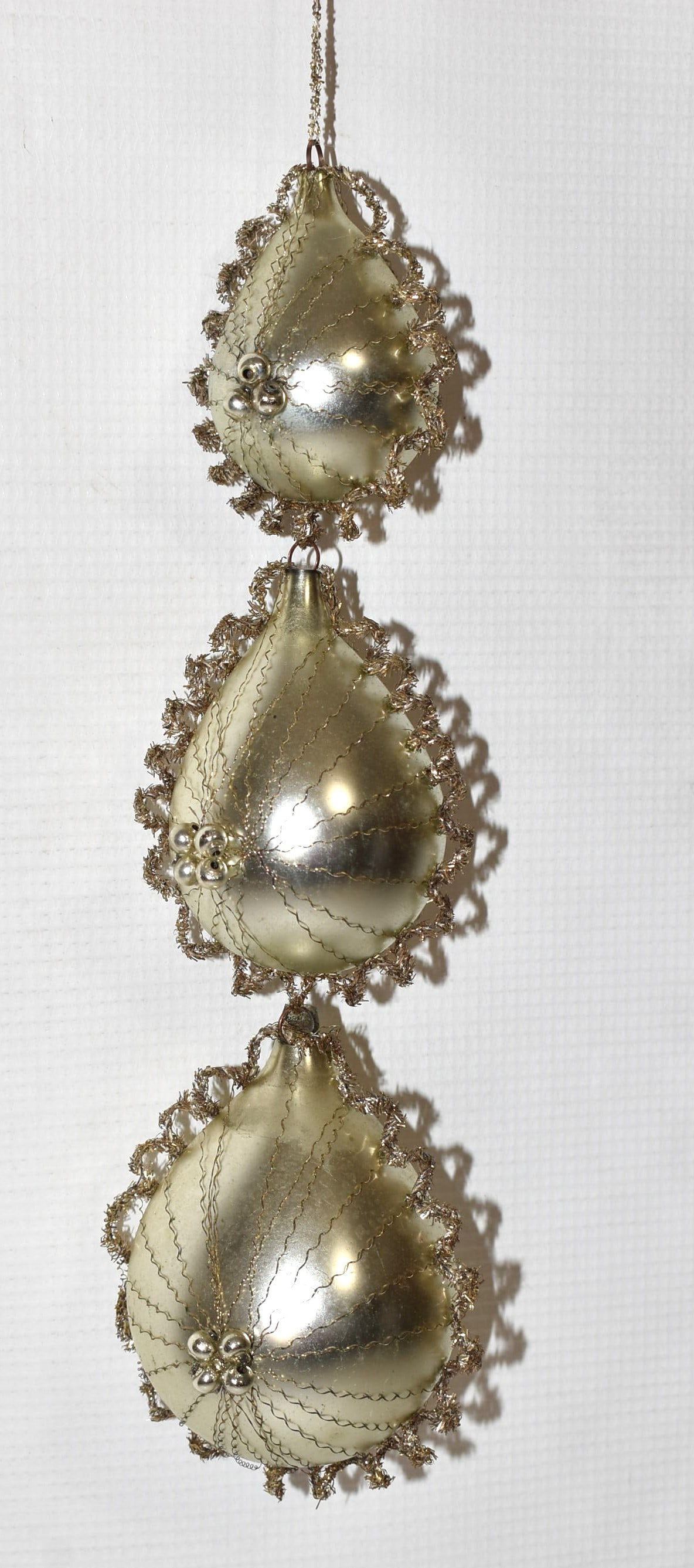 VICTORIAN GLASS/TINSEL TRIPLE CHRISTMAS ORNAMENT (1 of 3)