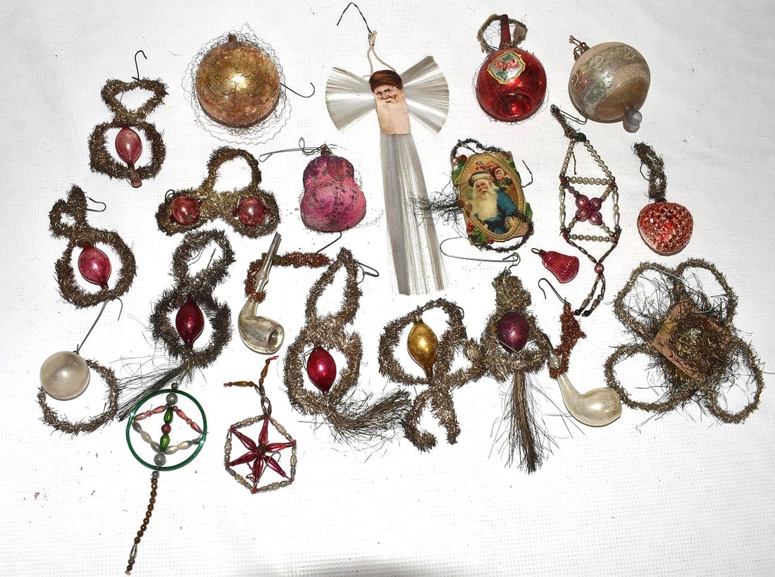 LOT ASSORT. VINTAGE GLASS/TINSEL/DIE CUT CHRISTMAS ORN.: LOT ASSORTED VINTAGE GLASS/TINSEL/DIE CUT CHRISTMAS ORNAMENTS, 19/20TH C.