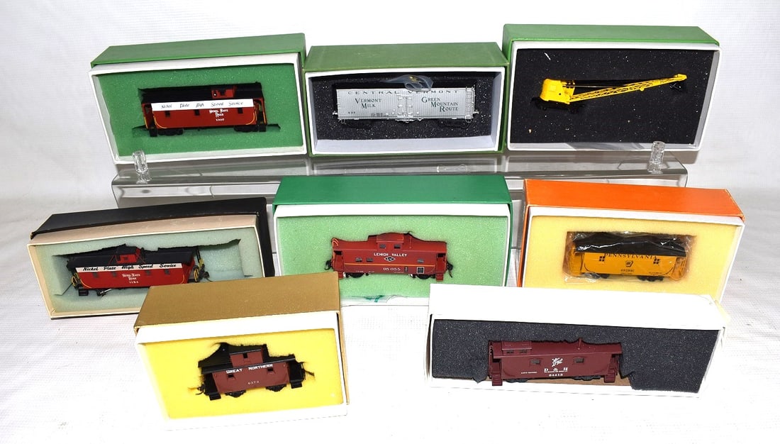 8 BRASS H.O TRAINS INCL CABOOSE'S/BOX CAR/BURRO CRANE + (1 of 9)