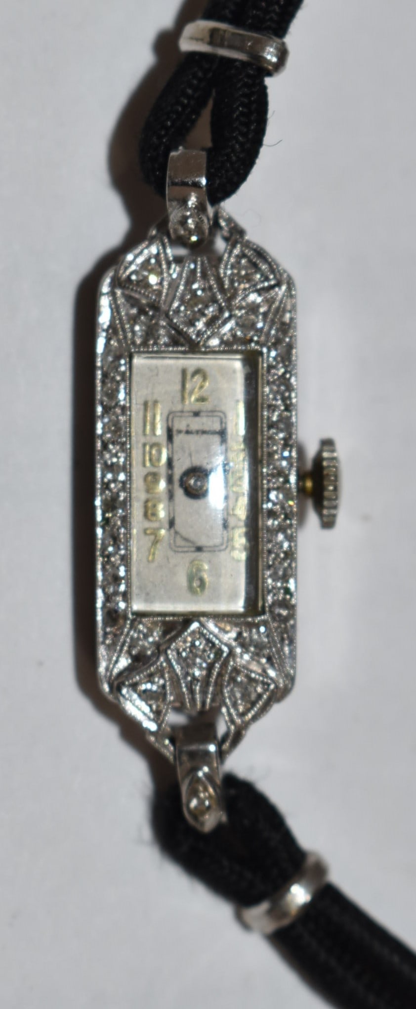 WALTHAM ART DECO PLATINUM/DIAMOND WRISTWATCH, C. 1920: WALTHAM ART DECO PLATINUM/DIAMOND WRISTWATCH, C. 1920