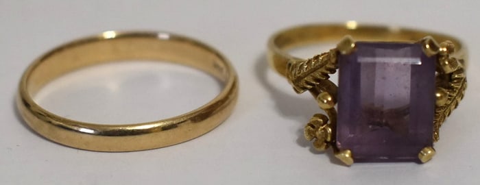 (2) 14KT YELLOW GOLD RINGS, AMETHYST & WEDDING BAND