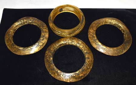 LOT (4) MID-CENTURY LUCITE/GOLD FLAKE BANGLE BRACELETS