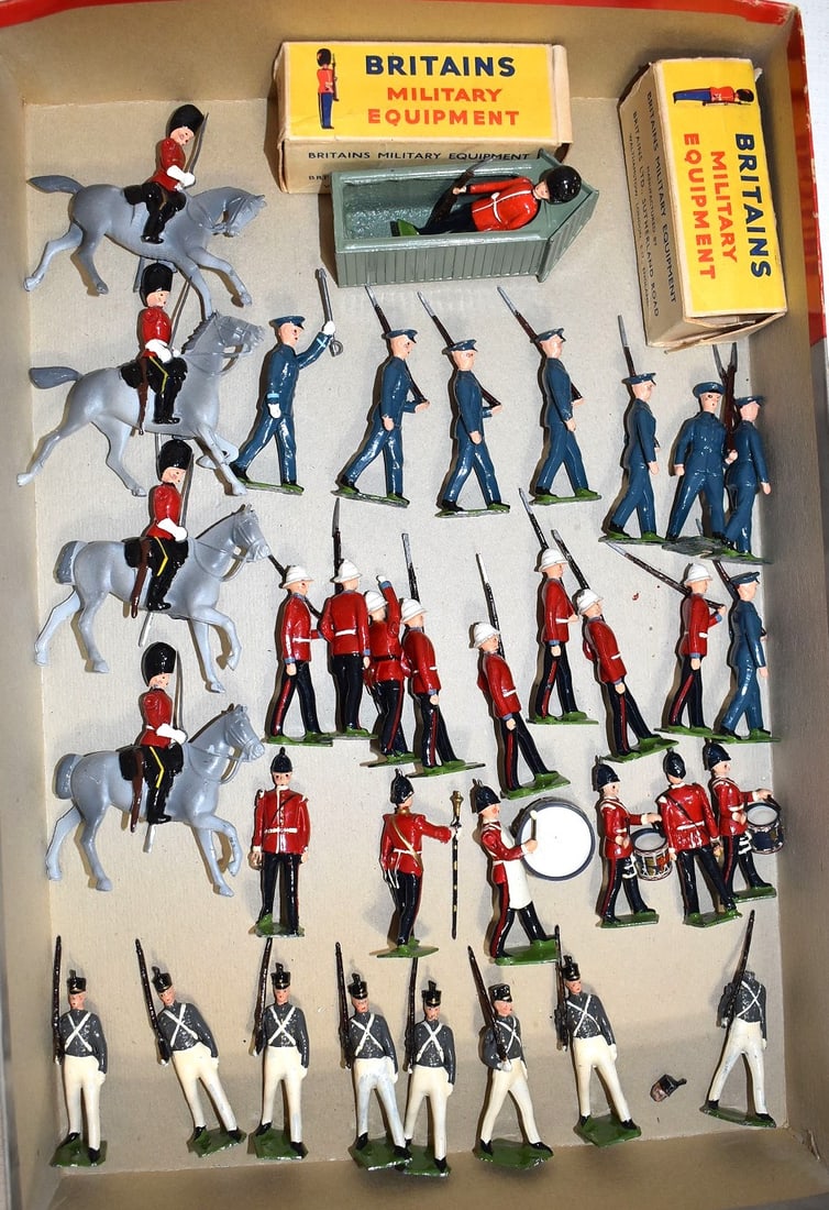 LOT ASSORT. H/P LITTLE BRITAINS W/JOINTED ARMS, C. 1950 (1 of 4)