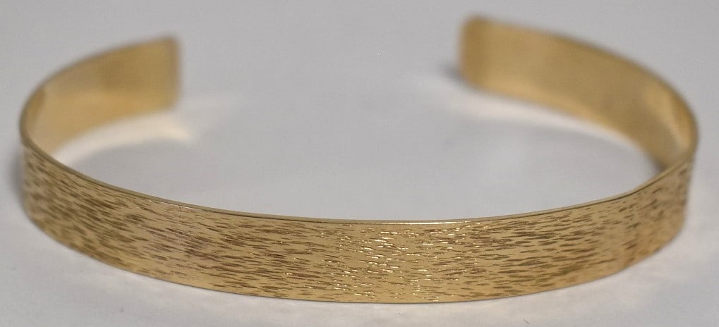 DECO 14KT Y/G BANGLE BRACELET, 20TH C.: DECO 14KT YELLOW GOLD BANGLE BRACELET, 20TH C., D. 6", WEIGHT 8.4 DWT