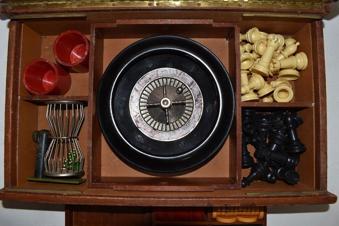 TRAVELING GAME BOX W/ROULETTE WHEEL, BACKGAMMON, ETC. - 3