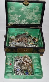 CHINESE JEWELRY BOX W/CARVED CELADON JADE RONDEL
