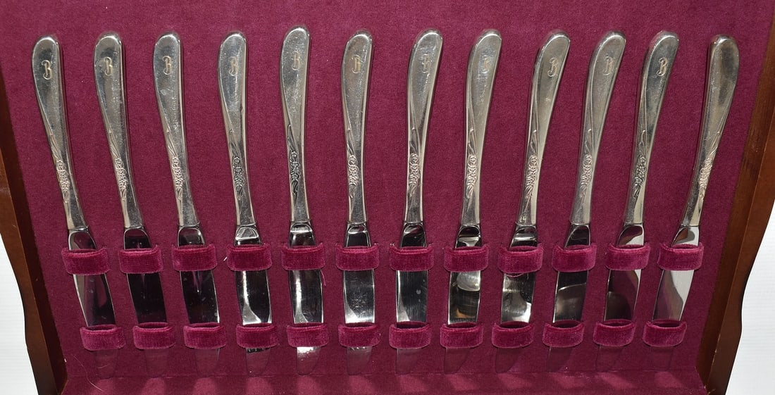 SERVICE (12) TOWLE STERLING SILVER SPRAY PATTERN - 3