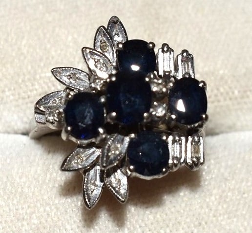 ART DECO 18KT WHITE GOLD SAPPHIRE EVENING COCKTAIL RING: ART DECO 18KT WHITE GOLD SAPPHIRE EVENING COCKTAIL RING, SZ. 7 1/2, W. 4.6 DWT