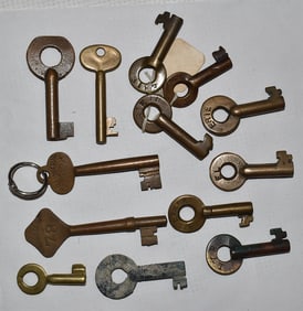 13 ASST. BRASS KEYS INCL. RR/HOTEL/LEHIGH VALLEY/ERIE+