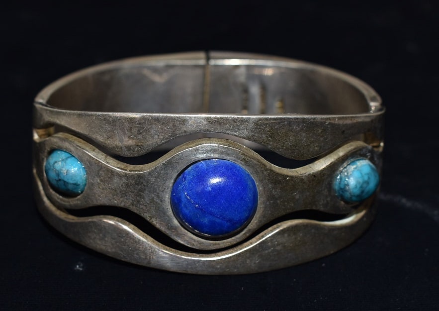 MEXICAN STERLING/LAPIS/TURQUOISE BRACELET, C. 1950, 3.6 ozs: MEXICAN STERLING/LAPIS/TURQUOISE BRACELET, 3.6ozs. C. 1950, D. 6 1/2"