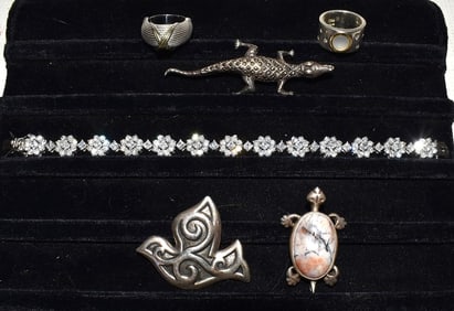 LOT ASSORT. STERLING JEWELRY INCL. S/JAMES AVERY PEND.