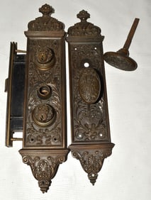 YALE & TOWNE BRONZE LION HEAD DOOR LOCKS & BACK PLATES