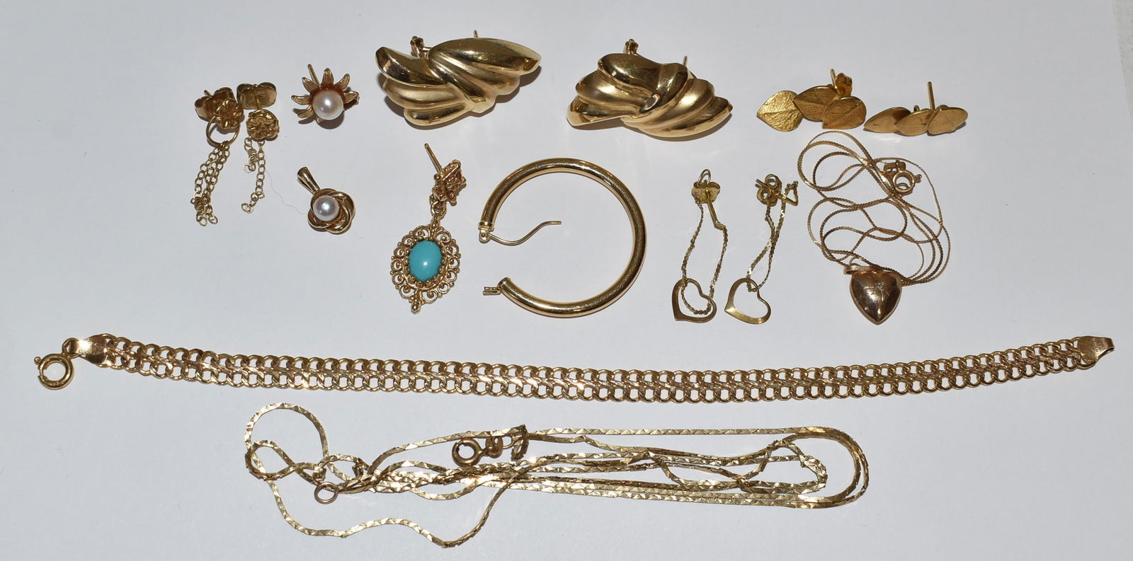 LOT ASSORTED ESTATE GOLD FINDINGS, 20TH C., W. 14.0 DWT (1 of 3)