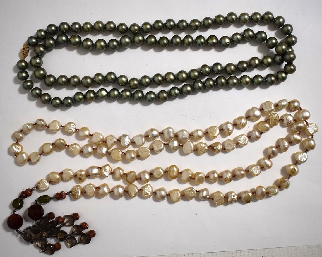 LOT (2) VINTAGE FRESH WATER/SOUTH SEA PEARL NECKLACES: LOT (2) VINTAGE FRESH WATER/SOUTH SEA PEARL NECKLACES, C. 1940, GREEN PEARLS, L.34"; FRESH WATER, L.38"