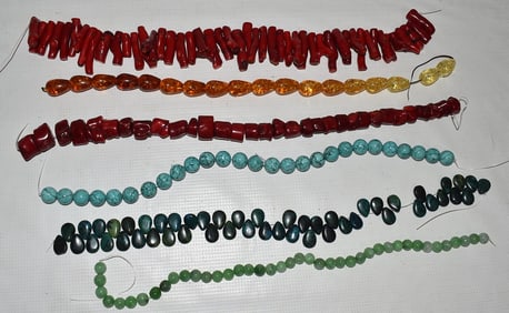 LOT ASSORTED BEADS INCL. TURQUOISE, CORAL, JADE, AMBER