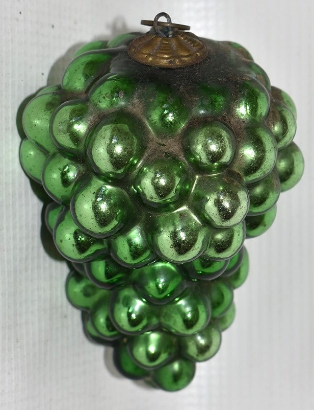 VICTORIAN KUGEL GREEN GLASS GRAPE CLUSTER CHRISTMAS ORN: VICTORIAN KUGEL GREEN GLASS GRAPE CLUSTER CHRISTMAS ORNAMENT, H. 4", 19TH C.