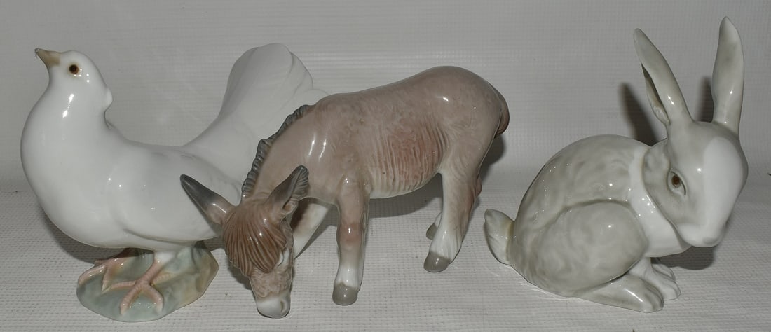 LOT (3) REX VALENCIA & LLADRO: RABBIT, DONKEY, ETC.: LOT (3) REX VALENCIA & LLADRO: RABBIT, DONKEY, BIRD, TALLEST 5 1/4"