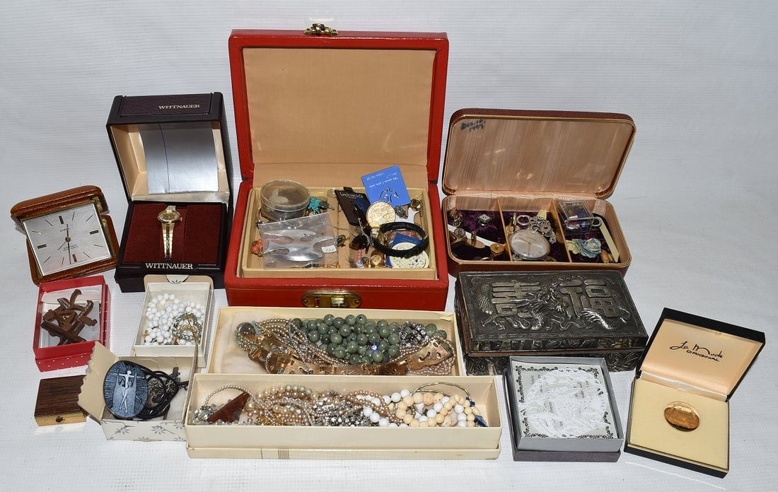 LG. LOT ASSORTED COSTUME JEWELRY (MANY VINTAGE PIECES) (1 of 10)