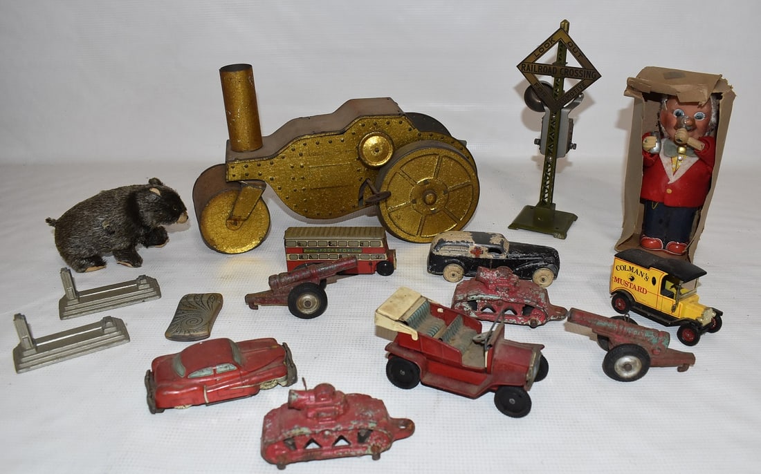 LOT ASSORTED VINTAGE TOYS (1 of 14)