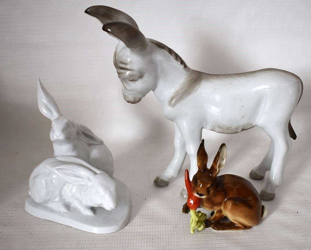 LOT (3) HEREND & HUTSCHENREUTHER: PAIR OF WHITE RABBITS: LOT (3) HEREND & HUTSCHENREUTHER: PAIR OF WHITE RABBITS, DONKEY, H. TALLEST 9"