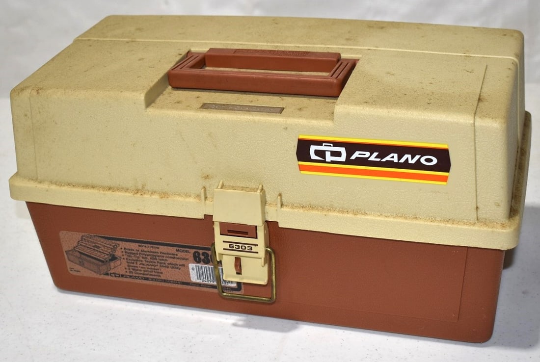 FISHING TACKLE BOX (NEW) (1 of 3)