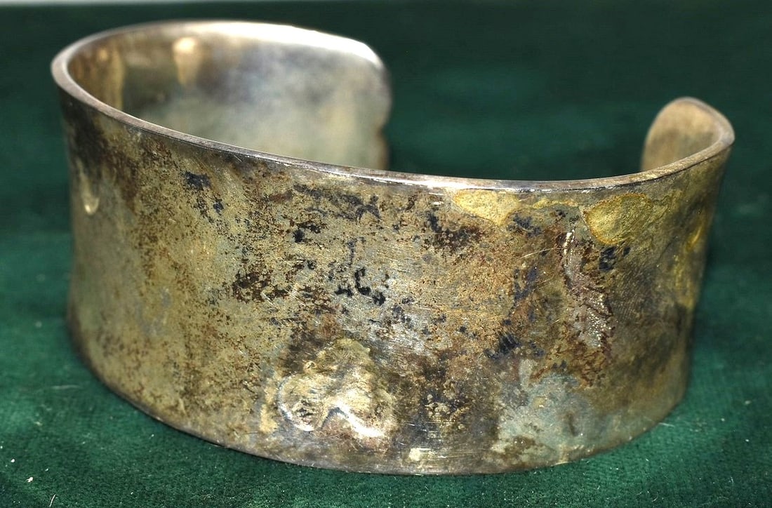 DECO STERLING SILVER CUFF BRACELET, C. 1960, W. 2.3 OZS: DECO STERLING SILVER CUFF BRACELET, C. 1960, W. 2.3 OZS