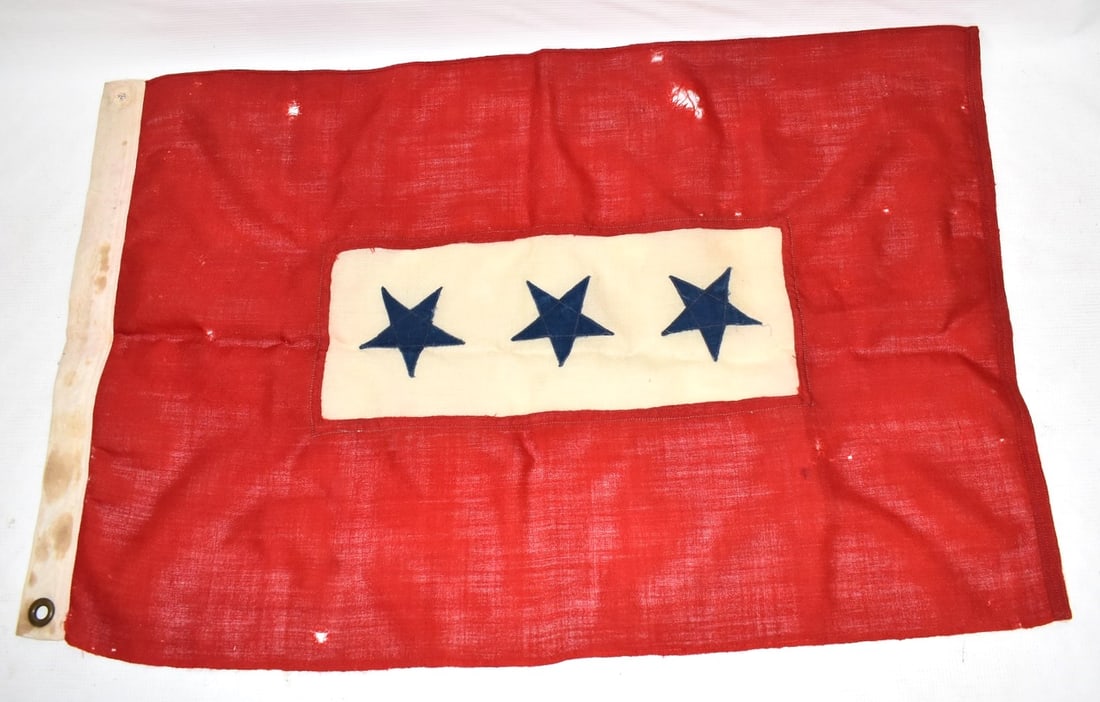 WWII (3) STAR SERVICE WINDOW FLAG, C. 1940, 31" X 19" (1 of 4)