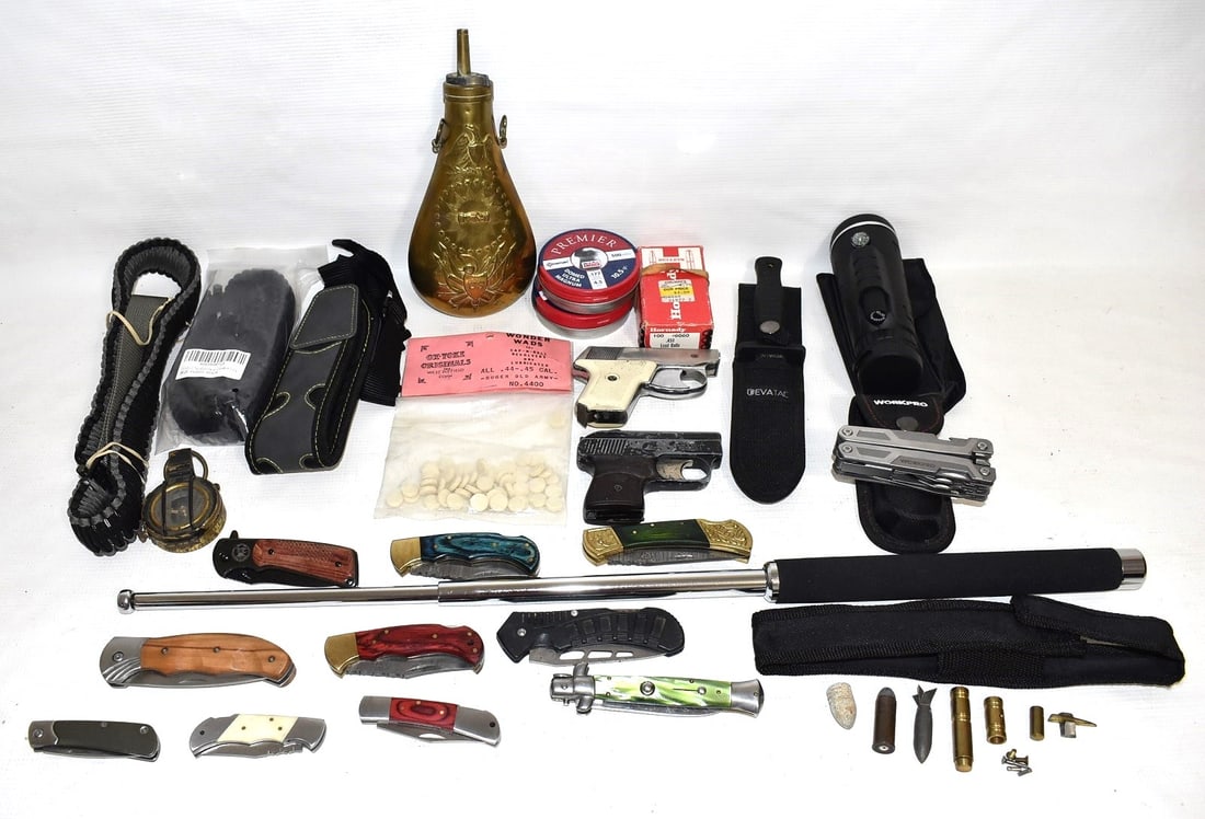 ASST GUN & KNIFE RELATED INCL FOLDING KNIVES/GUN SLINGS (1 of 14)