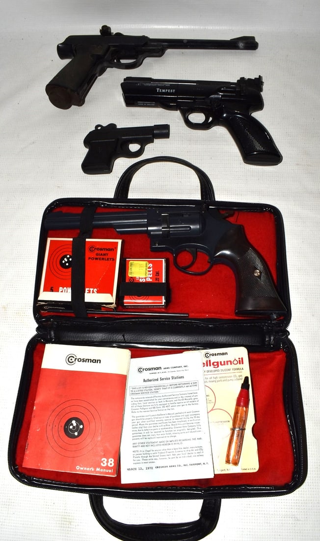 LOT (4) VINTAGE PELLET PISTOLS INCL. WALTHER: LOT (4) VINTAGE PELLET PISTOLS INCL. WALTHER MOD. 53 4.5 CAL. SER.#022283 GERMAN, TEMPEST BY WEBLEY & SCOTT 177 CAL. 4.5, SER.#065835 ENGLAND, CROSSMAN MOD. 38T 22 CAL., WITH CASE, WEINBERG