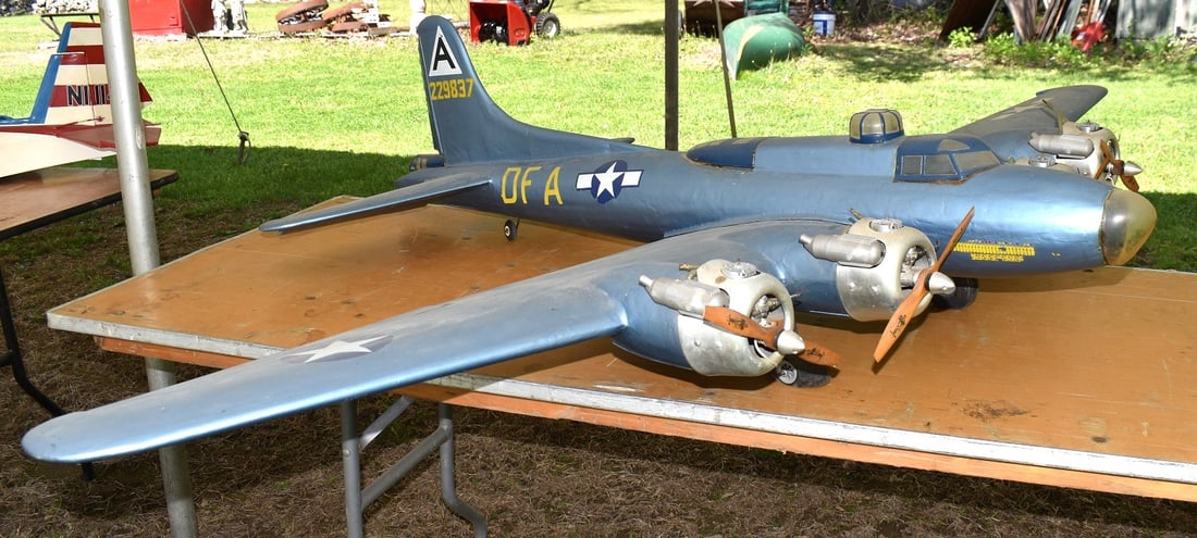REMOTE CONTROL B-52 BOMBER LADY LUCK: REMOTE CONTROL B-52 BOMBER LADY LUCK