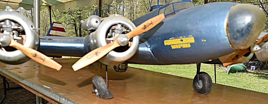 REMOTE CONTROL B-52 BOMBER LADY LUCK - 4