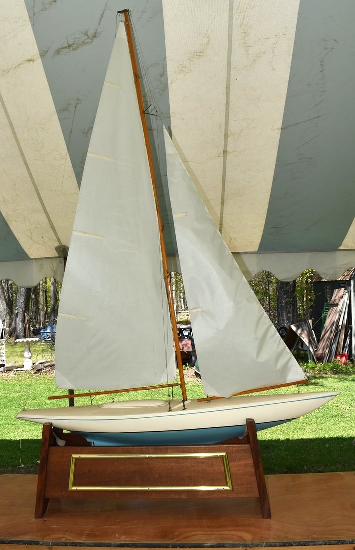 REMOTE CONTROL SAILBOAT/SLOOP (1 of 5)
