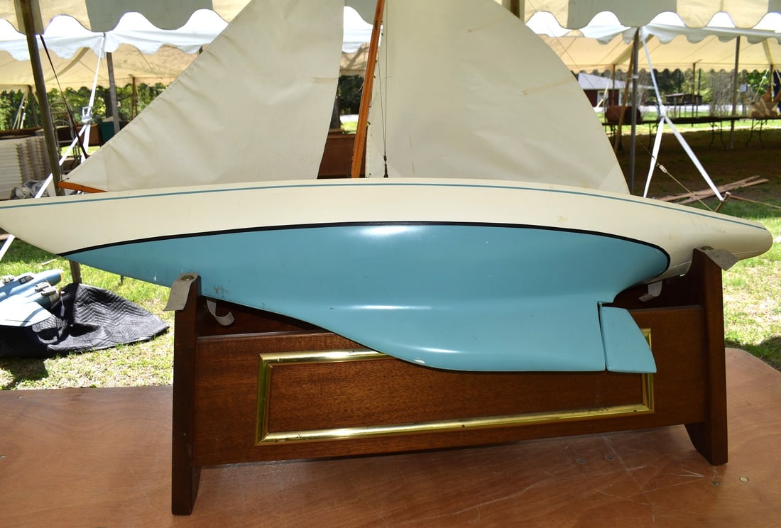 REMOTE CONTROL SAILBOAT/SLOOP - 4