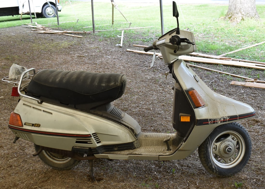 YAMAHA RIVA 180 MOTORCYCLE/SCOOTER, 2458 MILES: YAMAHA RIVA 180 MOTORCYCLE/SCOOTER, 2458 MILES, VIN #JYA25J001EC100397 (SOLD W/BILL OF SALE ONLY)