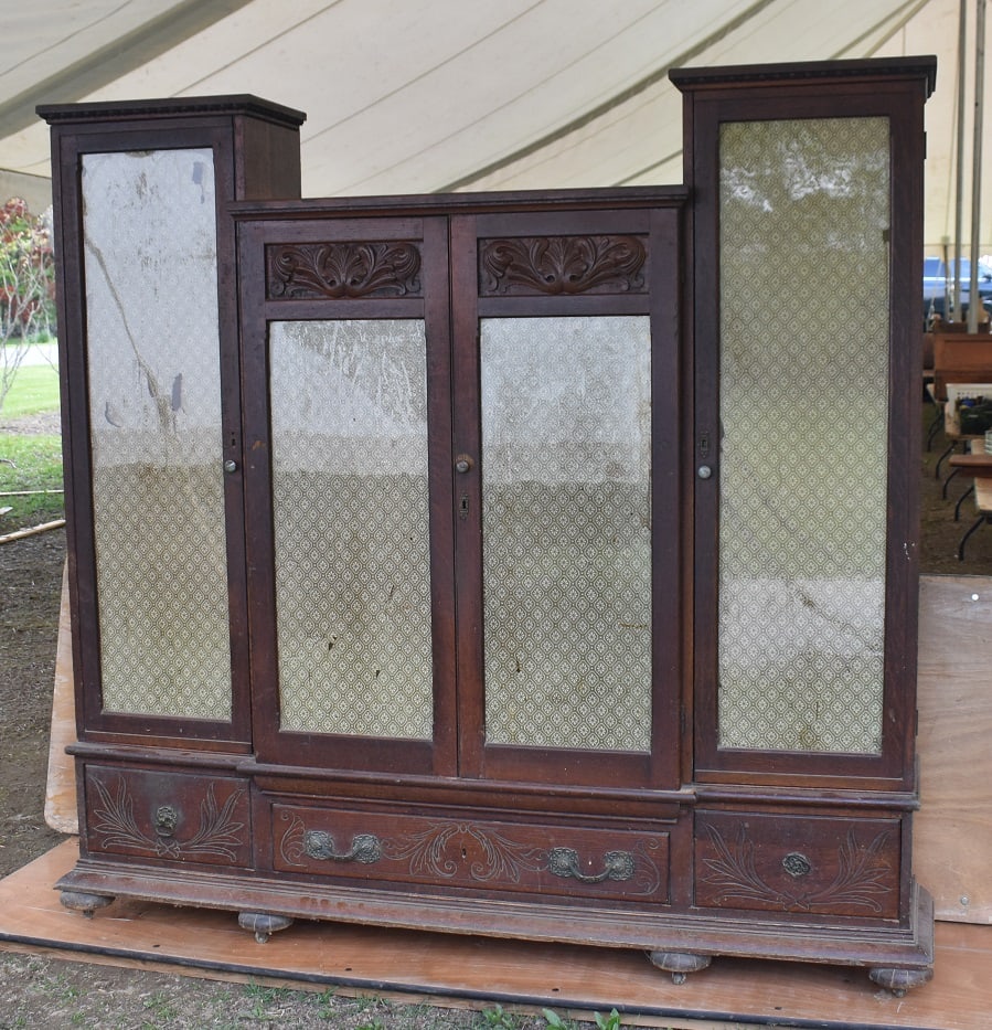 VICTORIAN CARVED OAK FOUR DOOR BOOKCASE, 19TH C. (1 of 9)