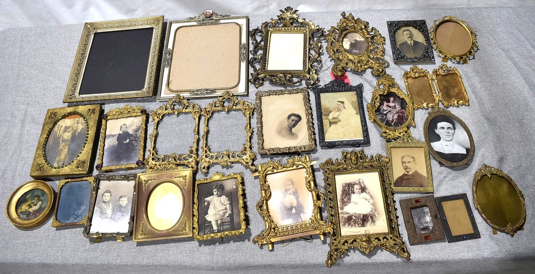 LOT ASSORTED BRASS, IRON & MATERIAL PICTURE FRAMES (1 of 8)