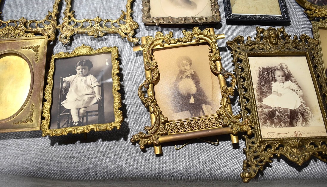 LOT ASSORTED BRASS, IRON & MATERIAL PICTURE FRAMES - 6