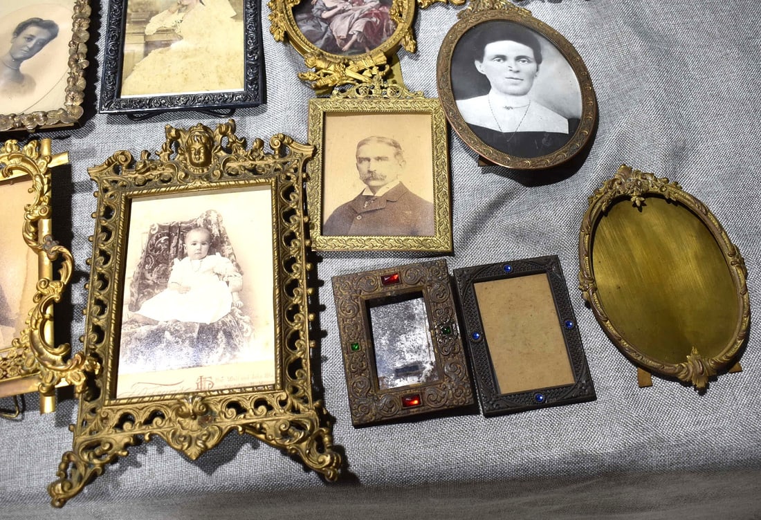 LOT ASSORTED BRASS, IRON & MATERIAL PICTURE FRAMES - 8