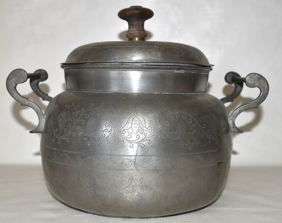EARLY DUTCH ENGRAVED PEWTER COVERED STEW POT (1 of 13)